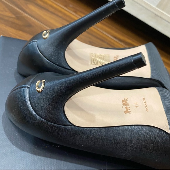 COACH - Two Pairs of Brand New
Skyler Pumps - Size 7.5 - Picture 4 of 12
